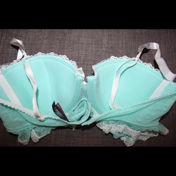 Victoria’s Secret sexy little things 34C - Picture 8 of 15